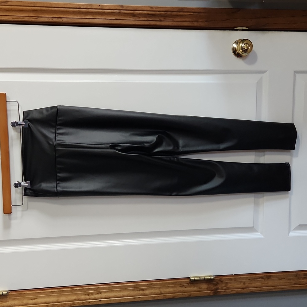 Topping USA Polyester/Spandex Black Leggings, Small